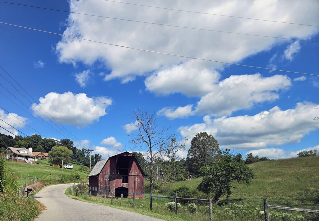 A red country barn