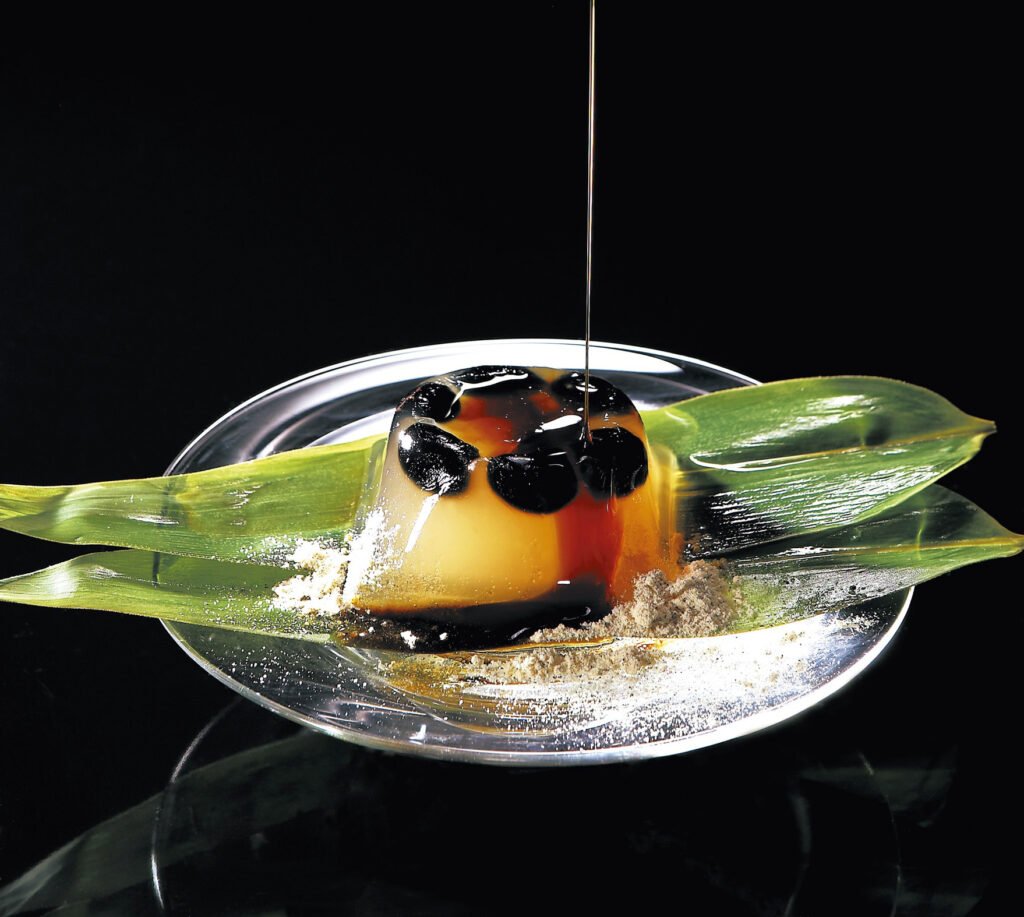 Kuzumochi (Kudzu Starch Cake. Photo by Sandra Minoya