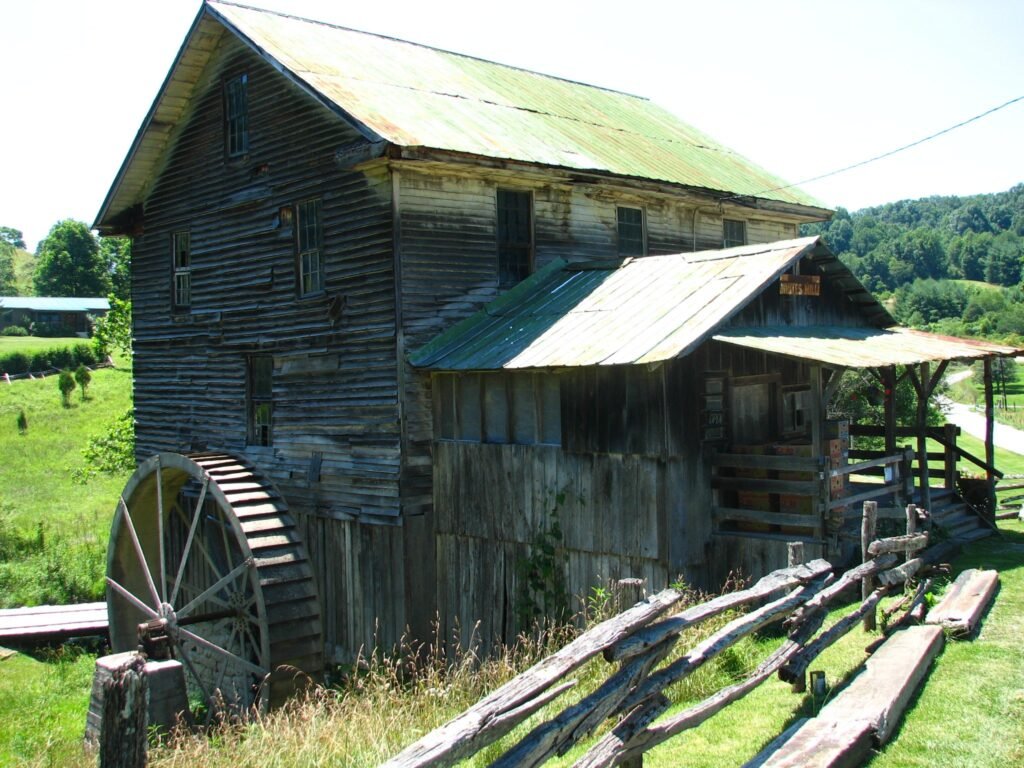 White's Mill in 2011 - Photo by Rutke421 at en.wikipedia, CC BY-SA 3.0 