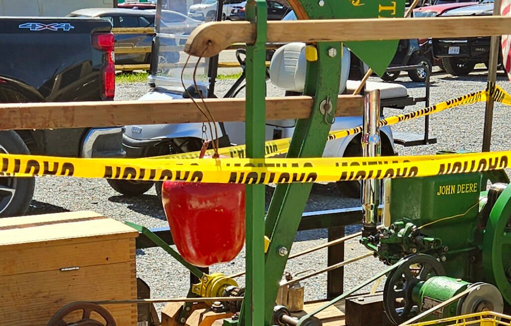 apple - Appalachian Highlands Farmers Magazine The Apple on Bill Vicars Apple Butter Machine